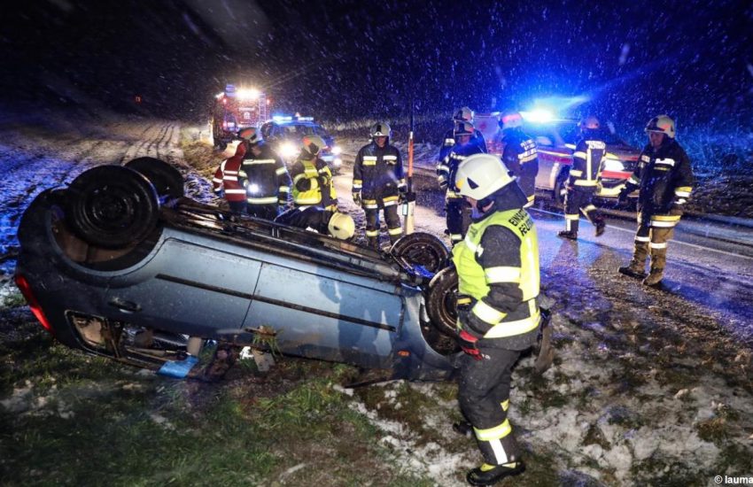 Schneeglatte Fahrbahn verursachte Verkehrsunfall