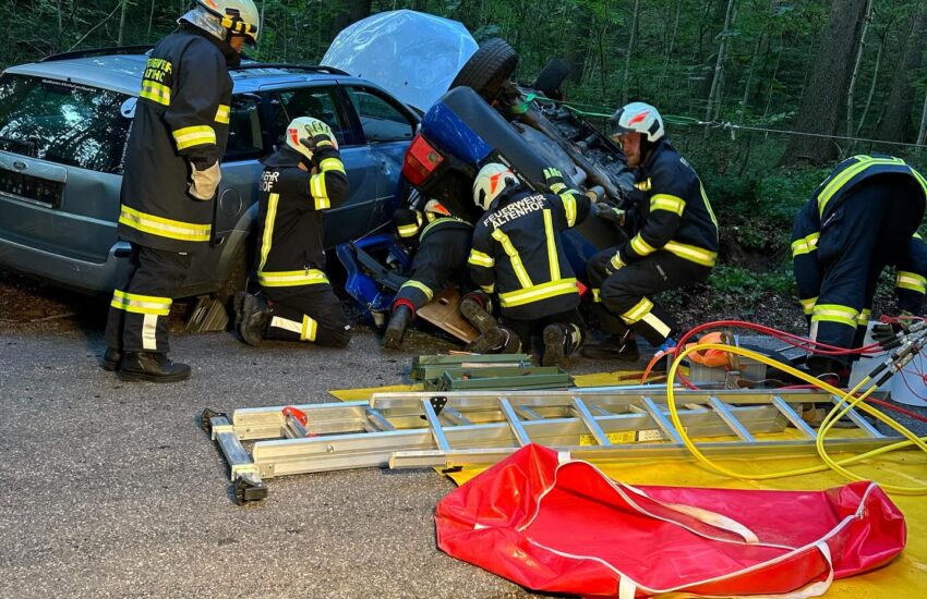Monatsübung am 22. Juli: Verkehrsunfall mit zwei eingeklemmten Personen