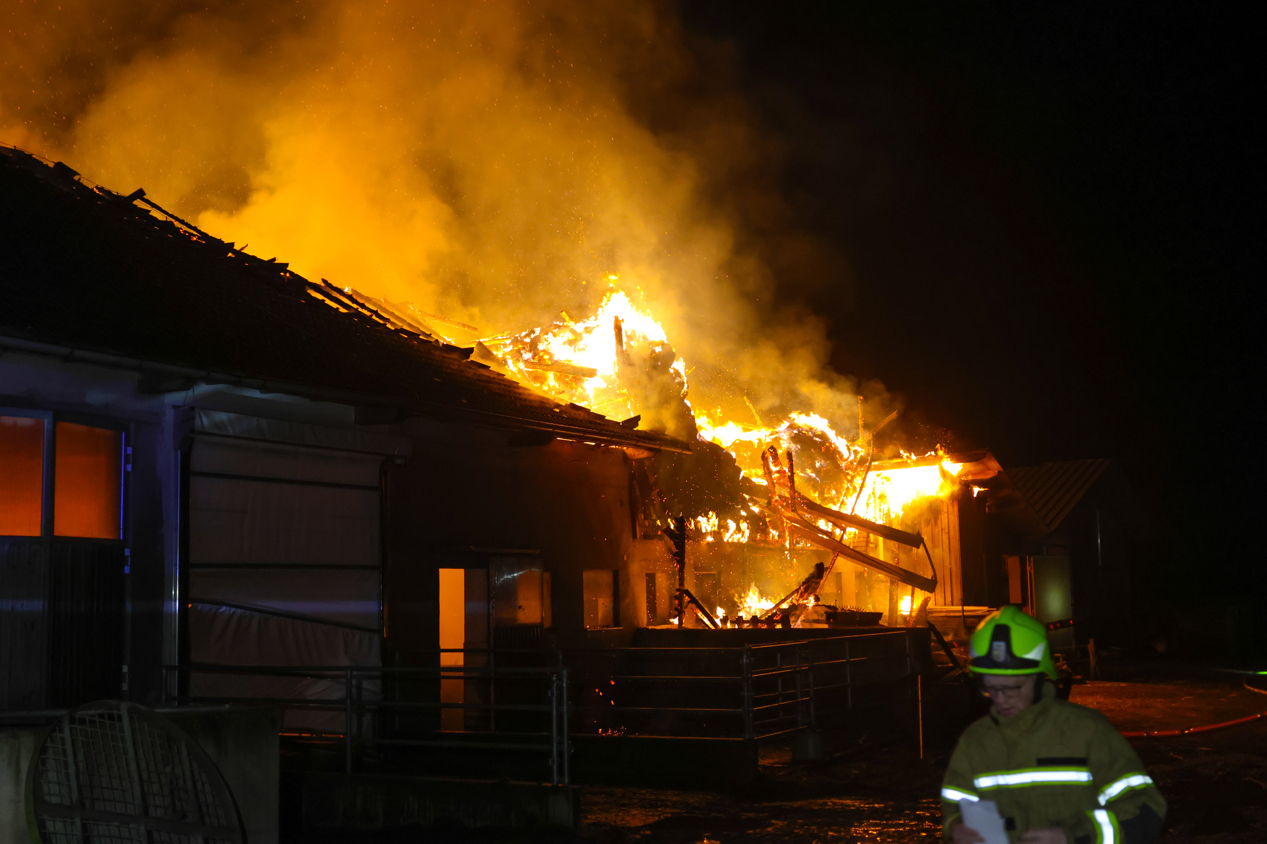 Großbrand in Haag am Hausruck: FF Altenhof im 24-Stunden-Einsatz