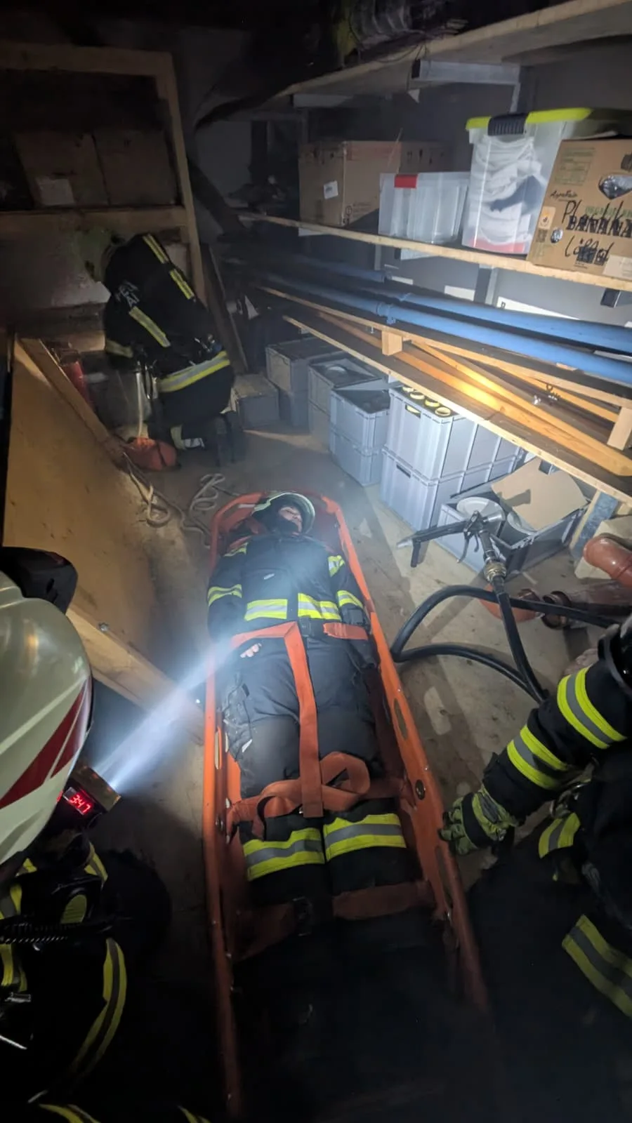 Realitätsnahe Atemschutzübung im verrauchten Bauhof Altenhof